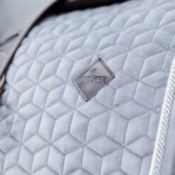 Kentucky Horsewear Kentucky Schabracke Basic Velvet Dressur Navy Vollblut 33 Kentucky Horsewear Kentucky Schabracke Basic Velvet Dressur Navy Vollblut -Reitsportbedarf Geschäft kentucky 42589 08 dr 4.249d61