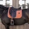 Kentucky Horsewear Kentucky Dressur Satteldecke Classic Leder Orange Warmblut -Reitsportbedarf Geschäft kentucky 485a7935 e8502ded370e565d04389cf2c54c4715 article photobook crop.7def78