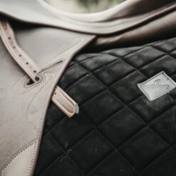 Kentucky Horsewear Kentucky Dressur Satteldecke Corduroy Schwarz Warmblut 17 Kentucky Horsewear Kentucky Dressur Satteldecke Corduroy Schwarz Warmblut -Reitsportbedarf Geschäft kentucky dressuur zadeldekje corduroy zwart 2.463a15