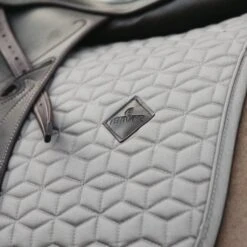 Kentucky Horsewear Kentucky Schabracke Basic Dressur Beige Warmblut -Reitsportbedarf Geschäft kentucky zadeldekje basic dressuur beige 1.bcfa8d 1