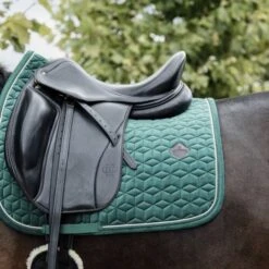 Kentucky Horsewear Kentucky Schabracke Samt Dressur Lila -Reitsportbedarf Geschäft kentucky zadeldekje velvet dressuur donkergroen.a92082