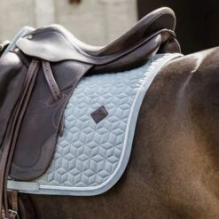 Kentucky Horsewear Kentucky Schabracke Samt Dressur Lila -Reitsportbedarf Geschäft kentucky zadeldekje velvet dressuur light blue 1.620223