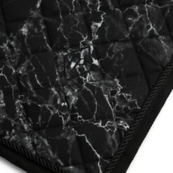 Mrs. Ros Schabracke Charmer Dressur Phantom Black/Silber WB 17 Mrs. Ros Schabracke Charmer Dressur Phantom Black/Silber WB -Reitsportbedarf Geschäft mrs 1222 dekje zwart marble logo detail dekje 1.6029a5